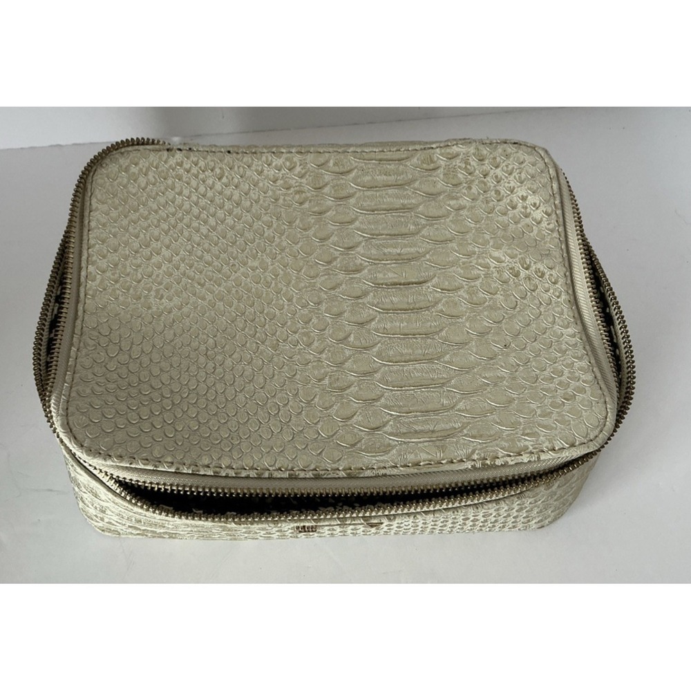 Adrienne Vittadini Travel Jewelry Case‎ Faux Snakeskin Cream Zip Organizer